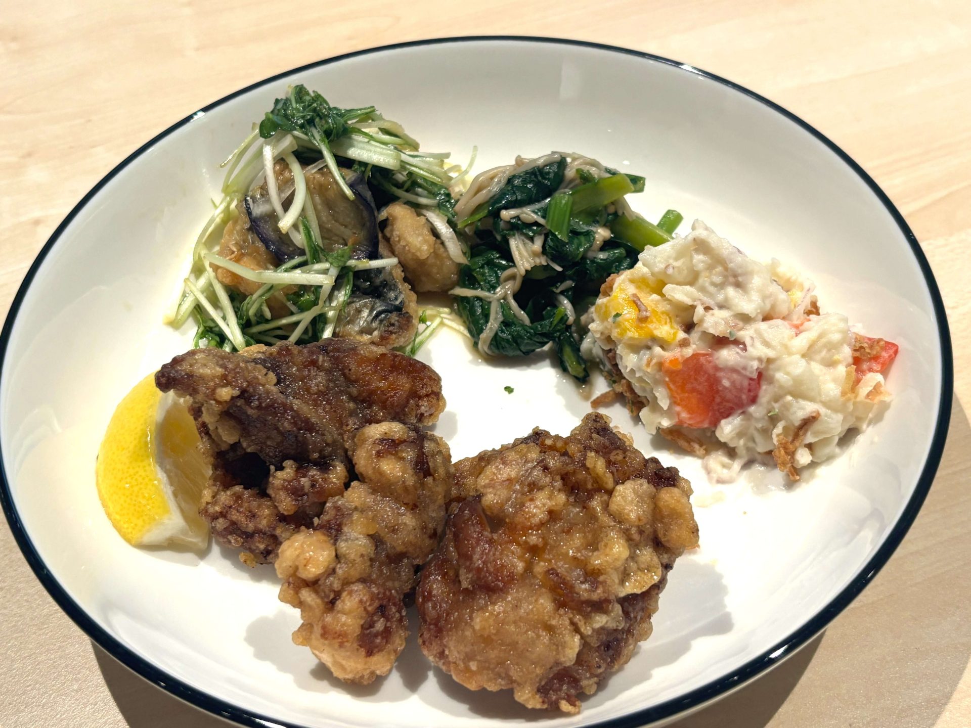 1食目《べじはん》塩レモンで漬けた鶏のからあげ：盛り付け