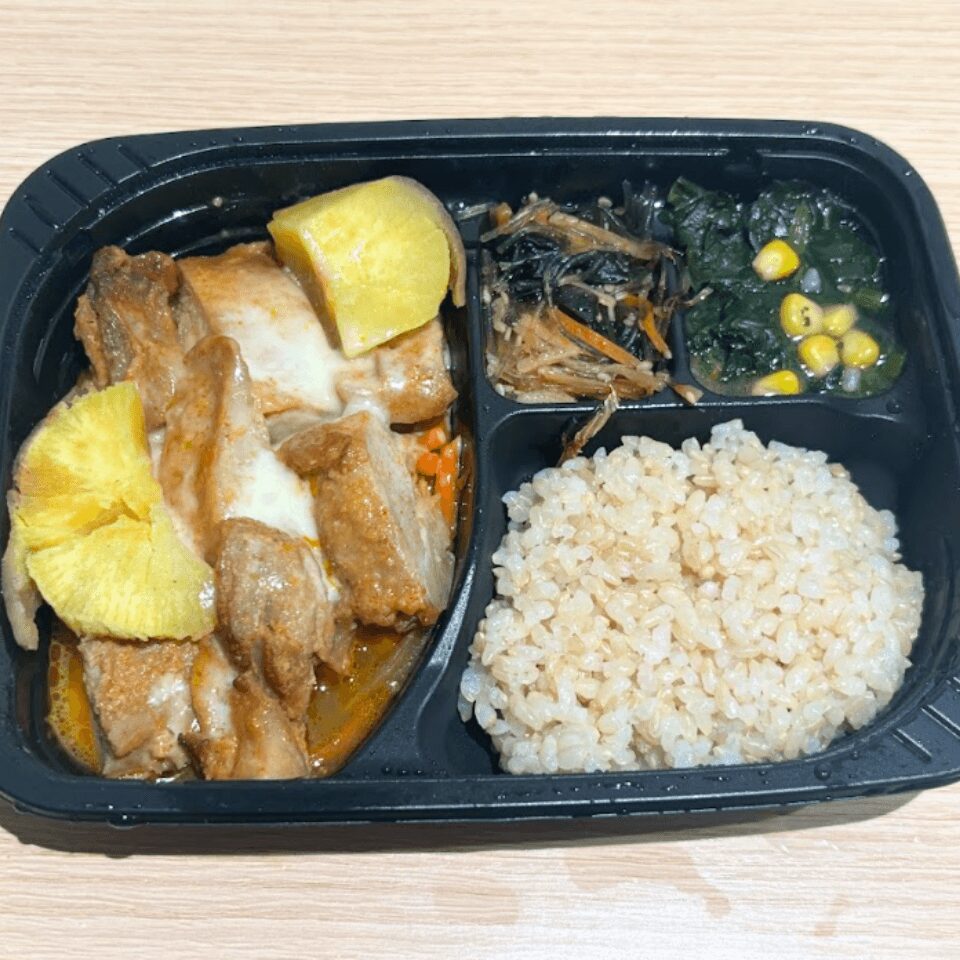 旨辛特製ダレで仕込んだ鶏もも肉とサツマイモのチーズダッカルビ